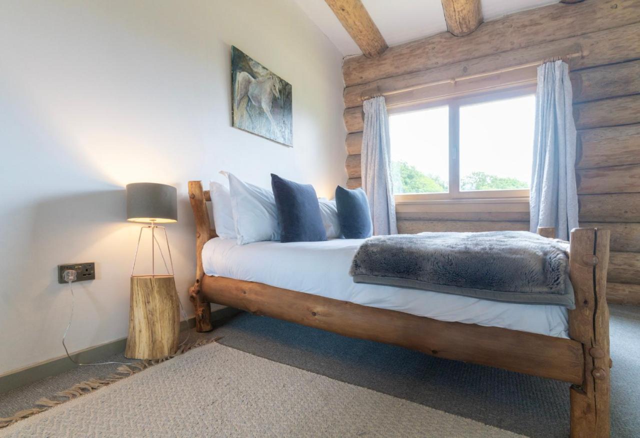 Wild Nurture Eco Luxury Offgrid Log Cabin فورت ويليام المظهر الخارجي الصورة
