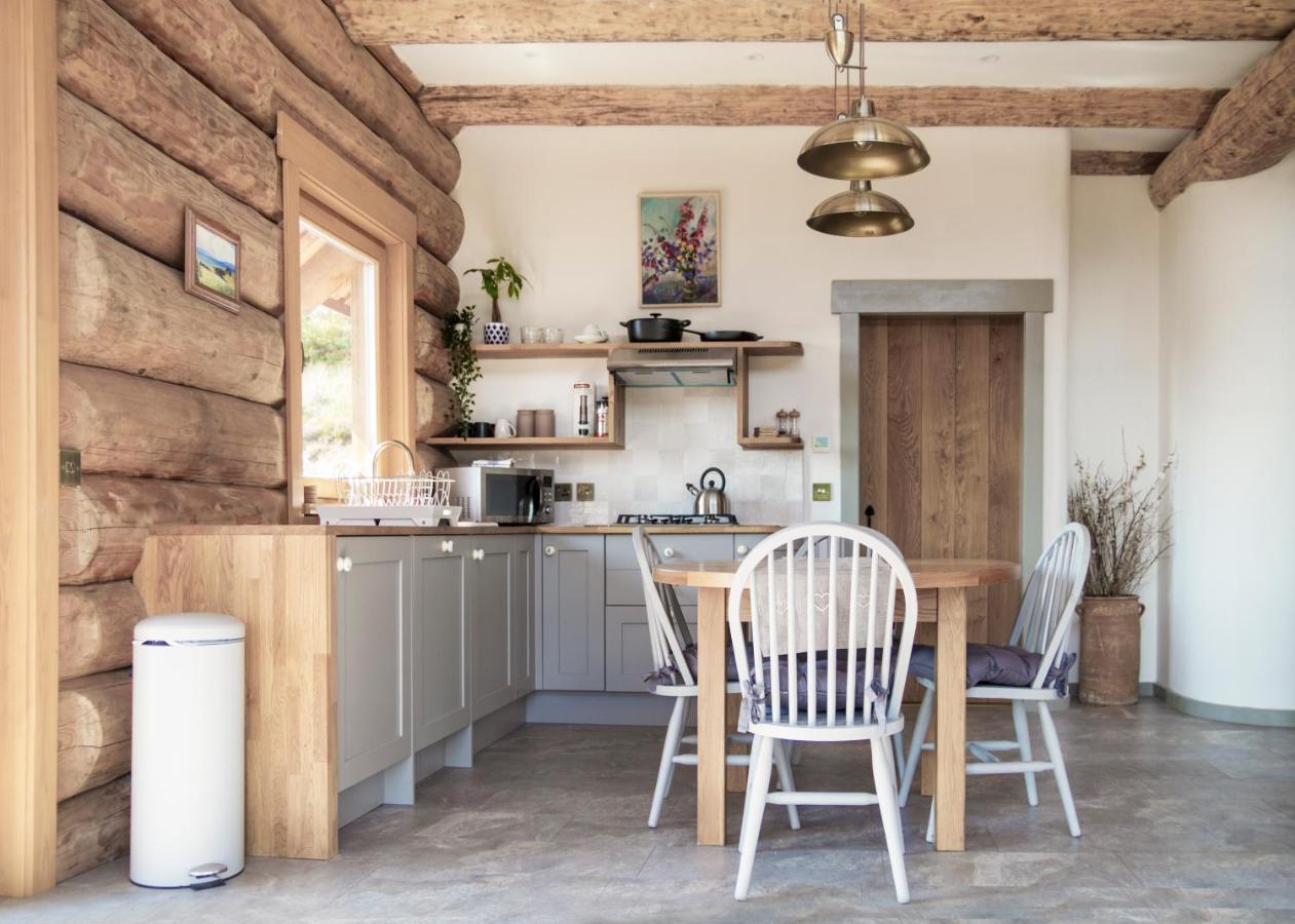 Wild Nurture Eco Luxury Offgrid Log Cabin فورت ويليام المظهر الخارجي الصورة