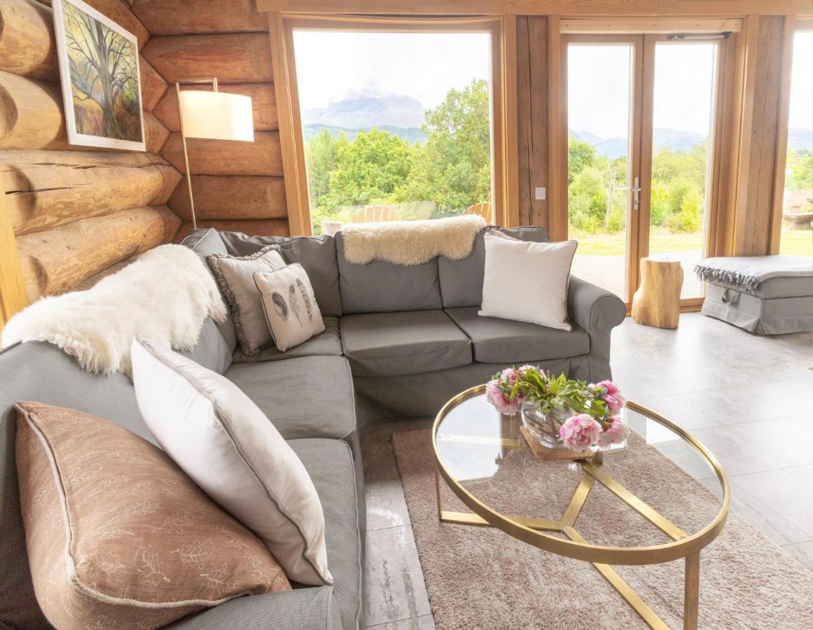 Wild Nurture Eco Luxury Offgrid Log Cabin فورت ويليام المظهر الخارجي الصورة